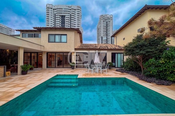 Casa a venda no condomínio Crystal Lake, Barra da Tijuca