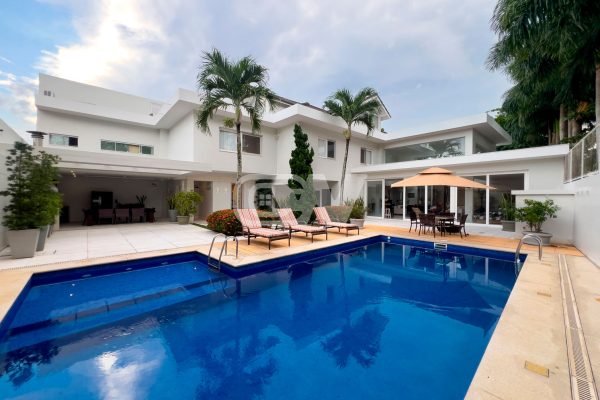 Casa a venda no condomínio Santa Helena, Barra da Tijuca